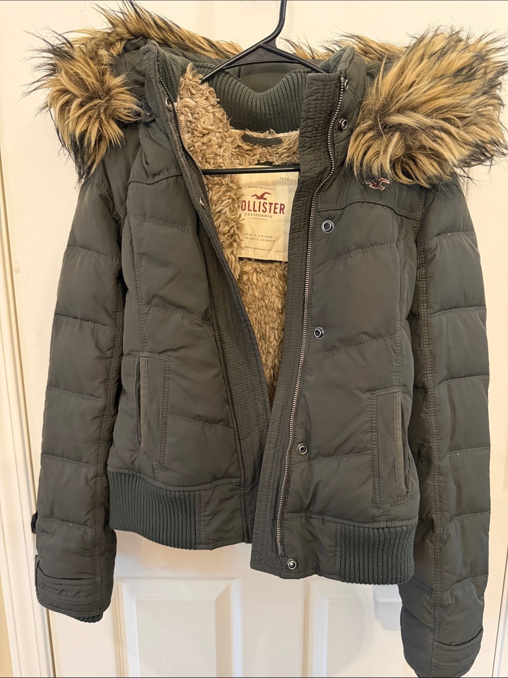 Hollister Olive Green Faux-Fur Trim Puffer Coat Size M